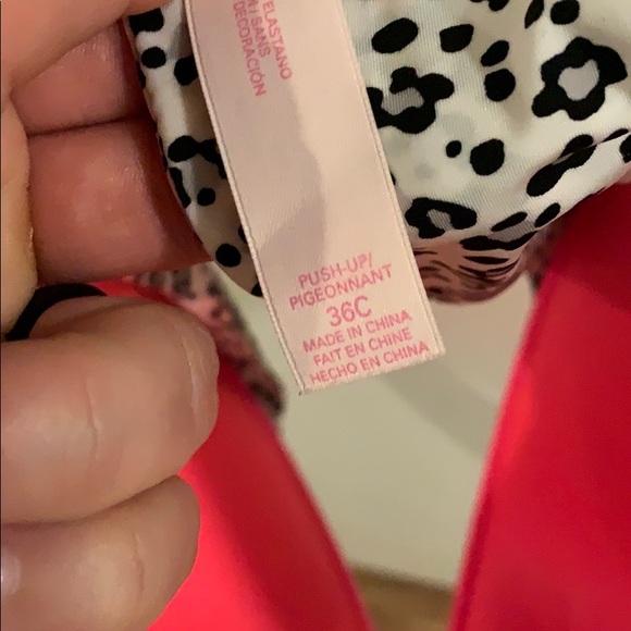 Victoria secret body by Victoria bra - Picture 2 of 6